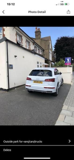 Spacious 2 Bed 2 Bath Apartment With Free Parking For 2 Cars And Underground Station Zone 2 For Quick Access To Central London Up To 10 Guests Экстерьер фото