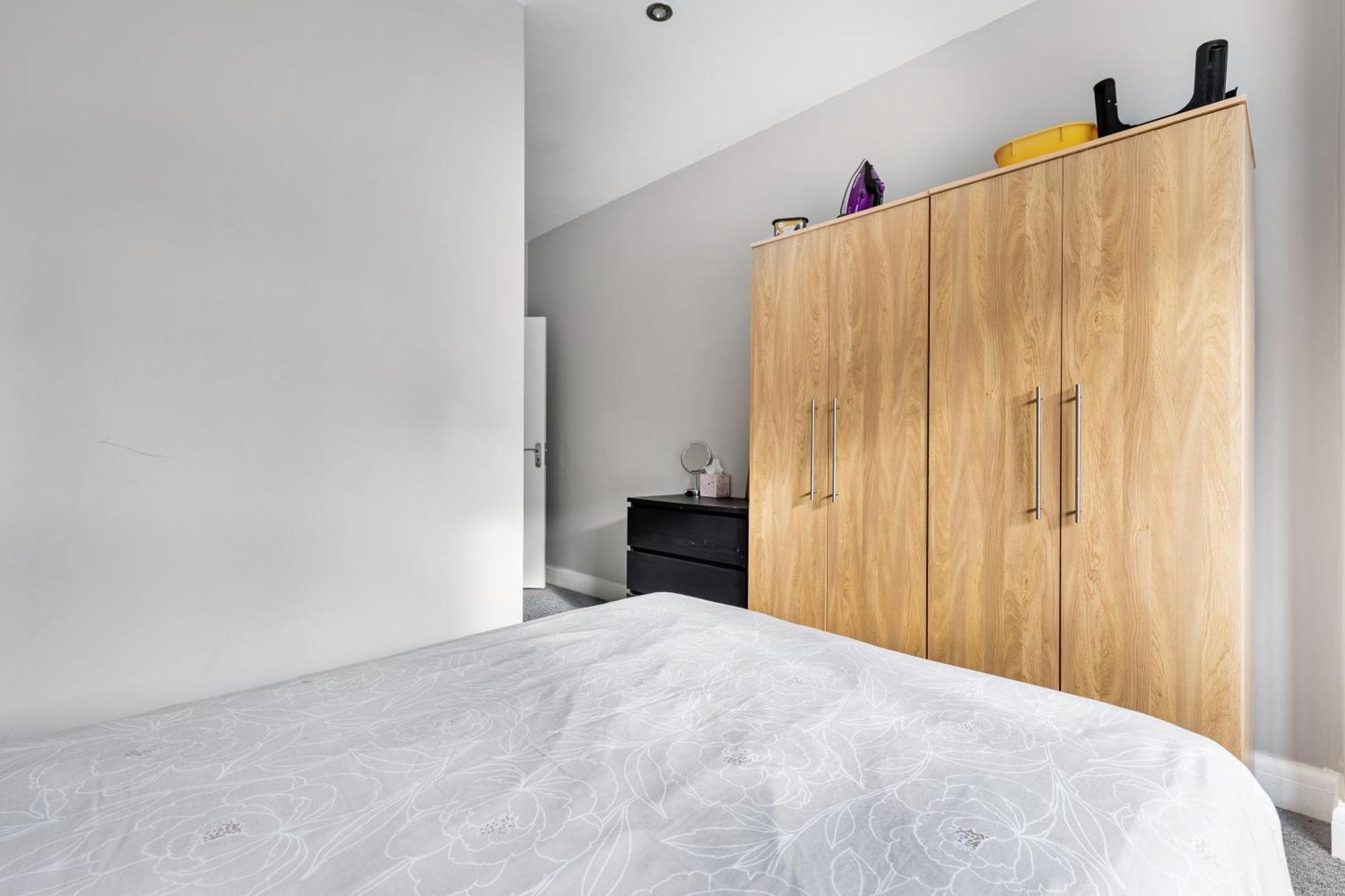 Spacious 2 Bed 2 Bath Apartment With Free Parking For 2 Cars And Underground Station Zone 2 For Quick Access To Central London Up To 10 Guests Экстерьер фото