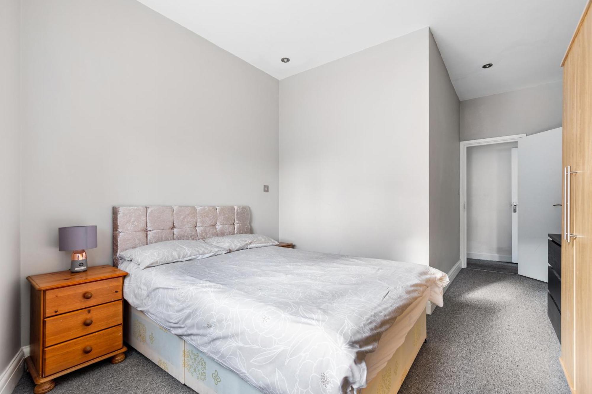 Spacious 2 Bed 2 Bath Apartment With Free Parking For 2 Cars And Underground Station Zone 2 For Quick Access To Central London Up To 10 Guests Экстерьер фото