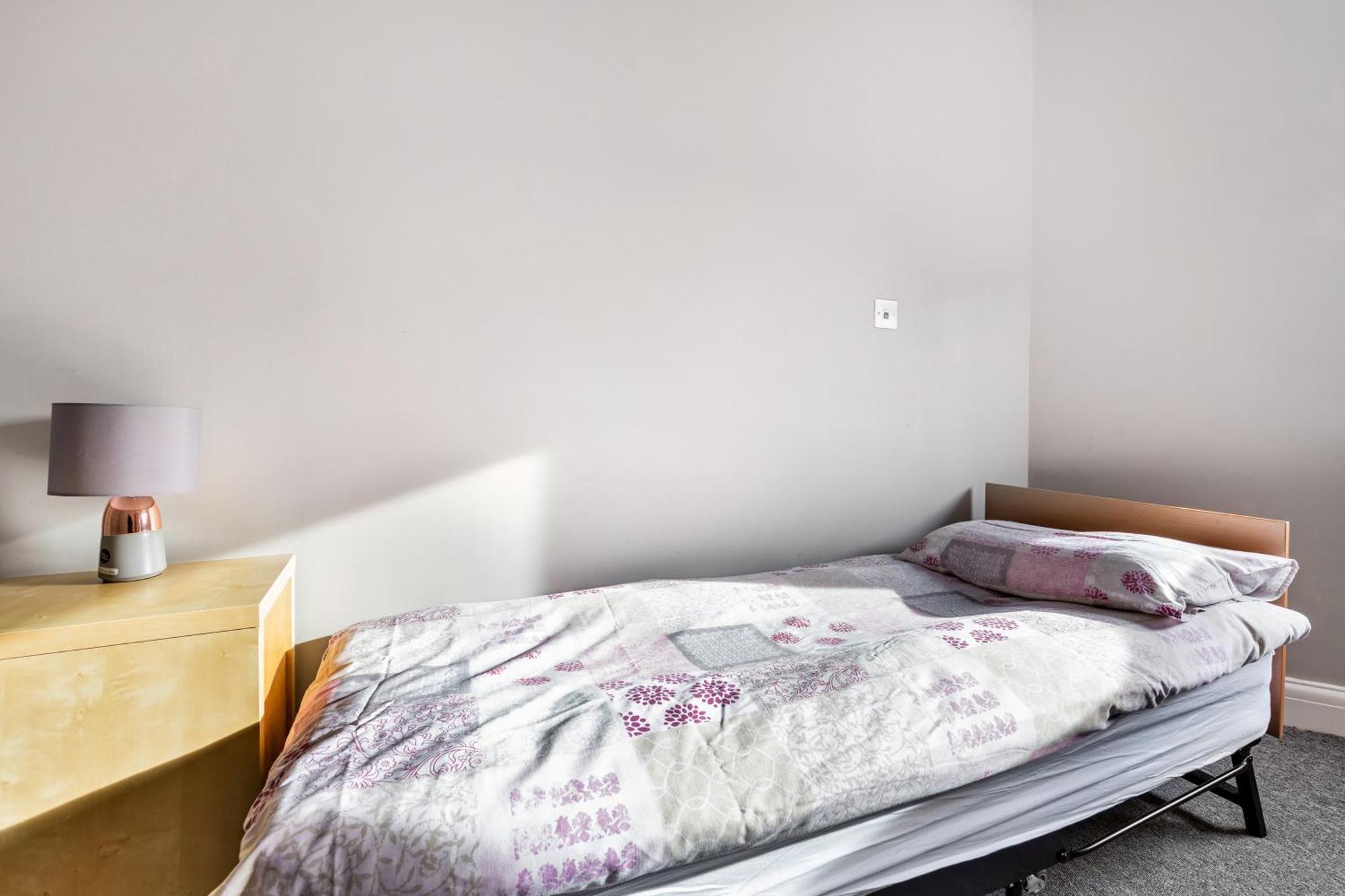 Spacious 2 Bed 2 Bath Apartment With Free Parking For 2 Cars And Underground Station Zone 2 For Quick Access To Central London Up To 10 Guests Экстерьер фото