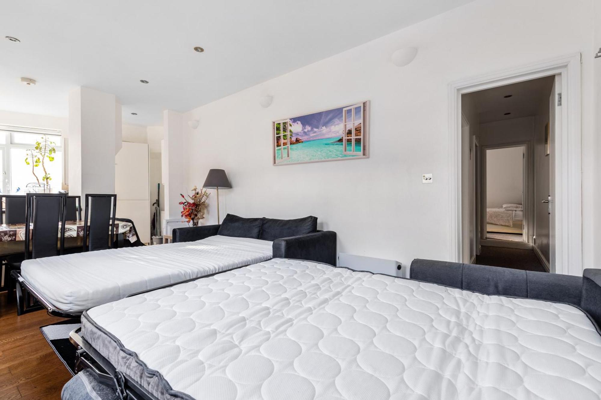 Spacious 2 Bed 2 Bath Apartment With Free Parking For 2 Cars And Underground Station Zone 2 For Quick Access To Central London Up To 10 Guests Экстерьер фото